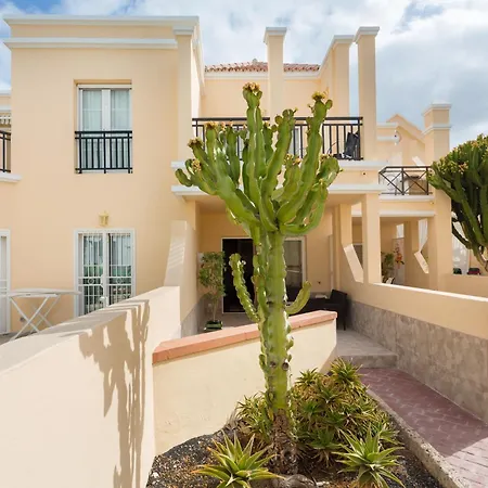 Yucca Park מלון דירות 3*