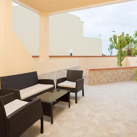 Yucca Park מלון דירות אדחה