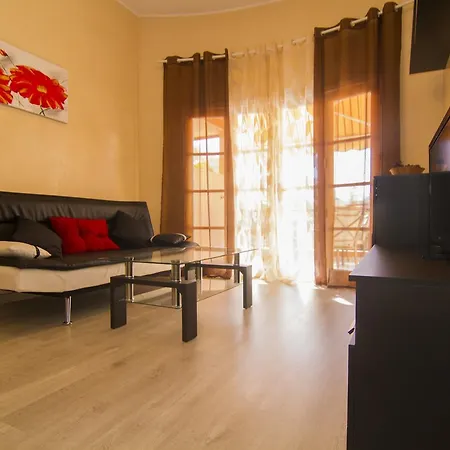 Yucca Park מלון דירות 3*