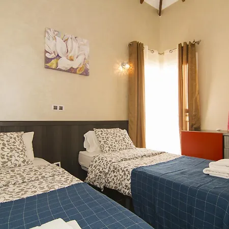 Yucca Park מלון דירות אדחה